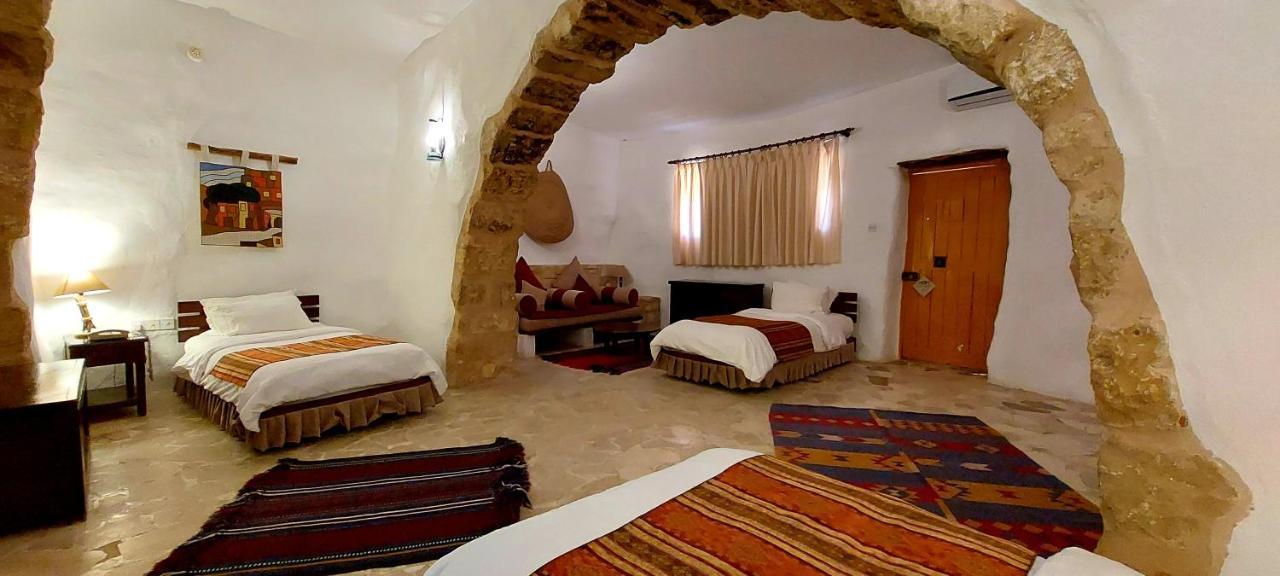 Hayat Zaman Hotel And Resort Petra Вади Муса Екстериор снимка