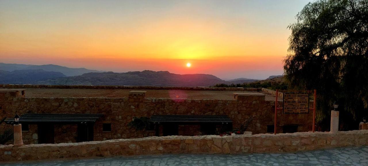 Hayat Zaman Hotel And Resort Petra Вади Муса Екстериор снимка
